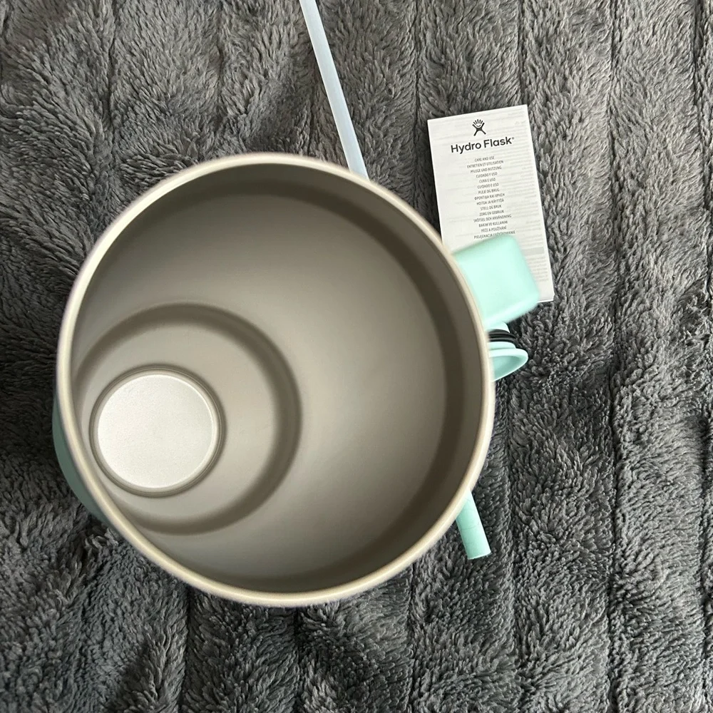 Brand new baby blue 40oz tumbler hydro flask with flexible straw - Picture 5 of 6